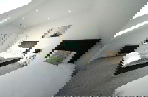 Photo 2 - Heathrow Charge and Go