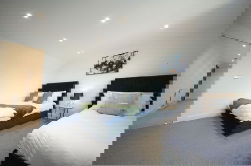 Photo 19 - Heathrow Charge and Go