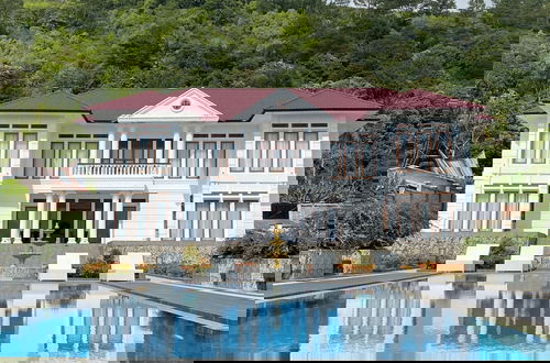 Photo 1 - TOBA RETREAT MANSION AND VILLAS
