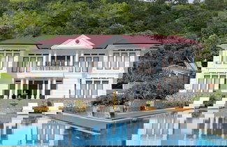 Photo 1 - TOBA RETREAT MANSION AND VILLAS