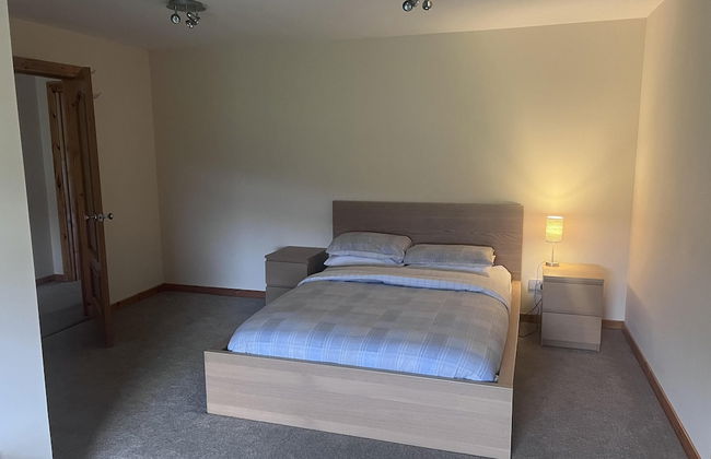 Captivating 2 Bed Apartment in Newhouse - Foto 2