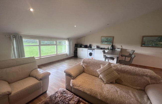 Captivating 2 Bed Apartment in Newhouse - Foto 3