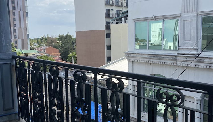 Photo 1 - Rovimar Condo Angeles