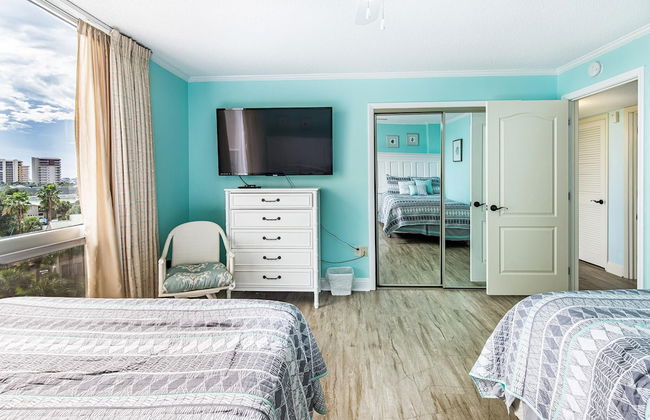 Shoreline Towers 3061 - Photo 1
