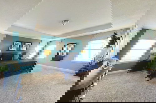 Foto 3 - Relaxing 7 Bed Pool Home With Game Room-4204od 7 Bedroom Home by RedAwning