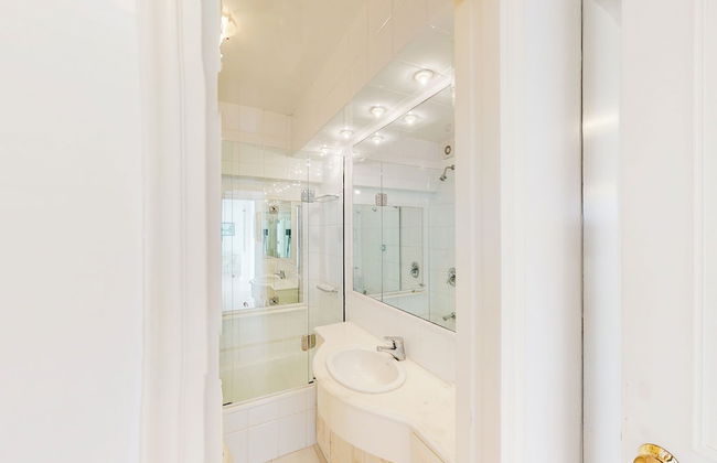 Oceana Suites Vanguardia - Photo 22