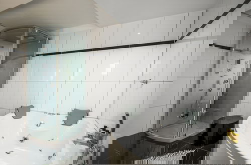 Foto 40 - Euphoria Residences with Shared Pool by Konnect