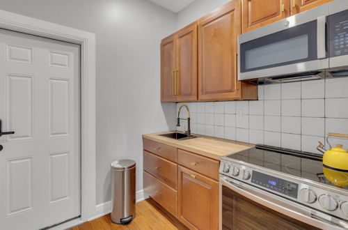 Photo 13 - W Oxford St Charm 1 BR Apartment Central Philly