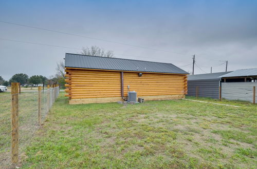 Photo 23 - Cozy Texas Cabin w/ Porch, Near Hunting & Fishing