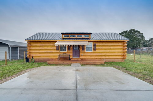 Photo 17 - Cozy Texas Cabin w/ Porch, Near Hunting & Fishing