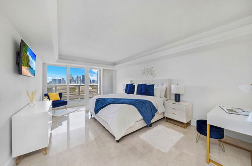 Photo 47 - Chic Bayfront Condo With Stunning View