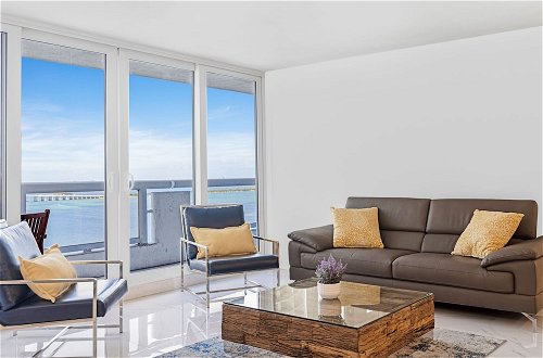 Photo 16 - Chic Bayfront Condo With Stunning View
