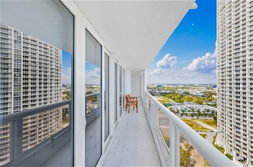 Photo 19 - Chic Bayfront Condo With Stunning View