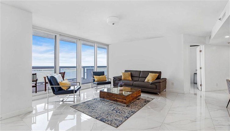 Foto 1 - Chic Bayfront Condo With Stunning View