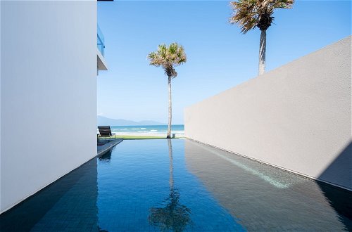 Foto 43 - Beach front villa by Emblemsea in hyatt
