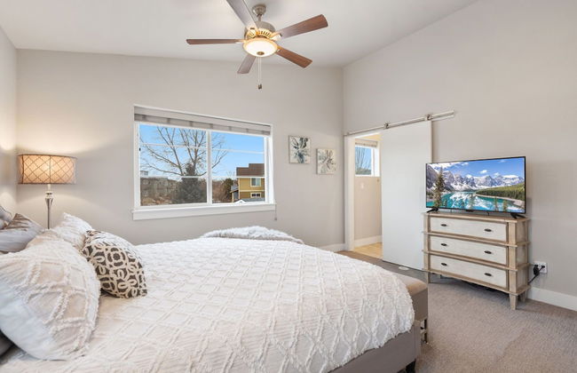 Elegant Oasis - Fireplaces, King Beds, Mtn Views! - Foto 5