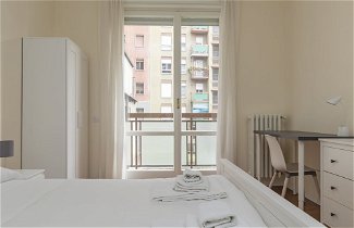 Foto 3 - Altido Modern 2-Bed Flat W/Balcony