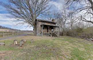 Foto 1 - Historic Jonesborough Cabin w/ Fire Pit & Grill