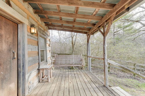 Foto 16 - Historic Jonesborough Cabin w/ Fire Pit & Grill