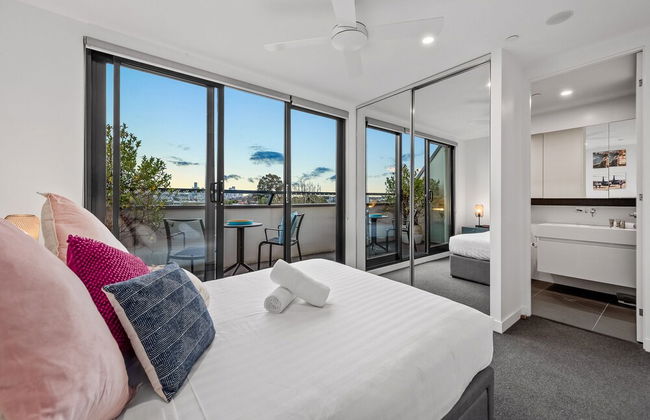 StayCentral - East Brunswick Penthouse with Study - Foto 3