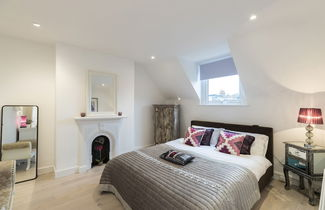 Photo 2 - JOIVY Dazzling 2BR flat near by East Putney station