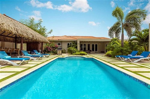 Foto 1 - Outstanding Oasis 7BR 7BA Villa With Private Pool