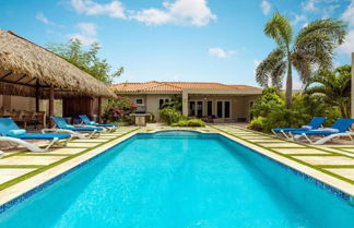 Foto 1 - Outstanding Oasis 7BR 7BA Villa With Private Pool