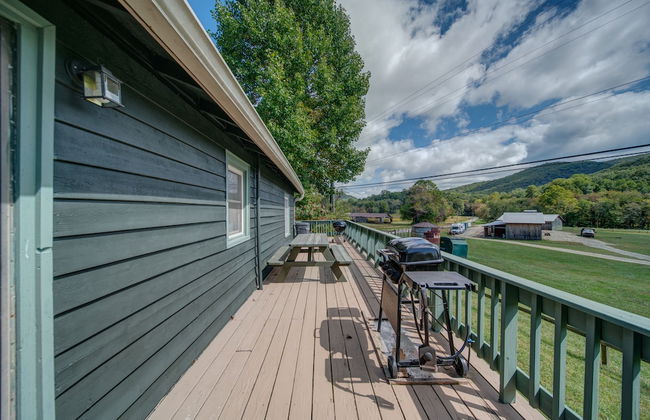 Moonshiner's Cabin Minutes From Two Wheels! - Photo 31