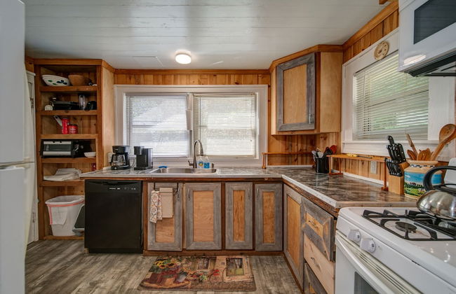 Moonshiner's Cabin Minutes From Two Wheels! - Photo 12