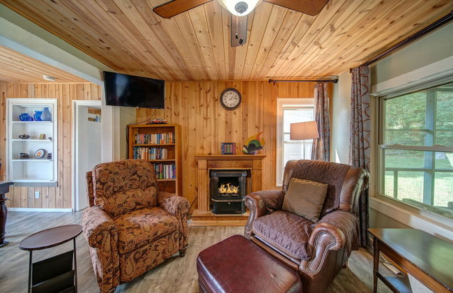 Moonshiner's Cabin Minutes From Two Wheels! - Photo 19