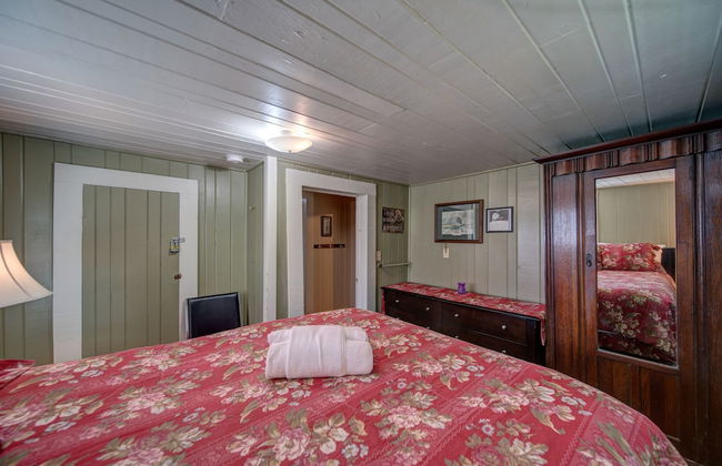 Moonshiner's Cabin Minutes From Two Wheels! - Photo 7