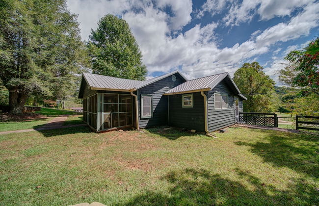 Moonshiner's Cabin Minutes From Two Wheels! - Photo 35