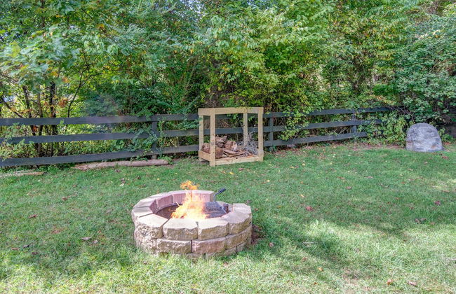 Moonshiner's Cabin Minutes From Two Wheels! - Photo 33