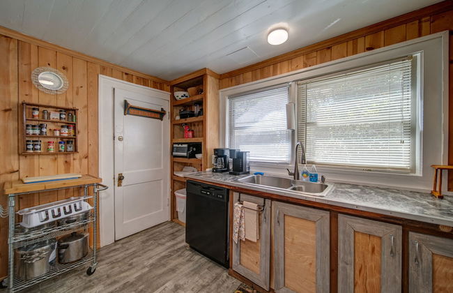 Moonshiner's Cabin Minutes From Two Wheels! - Photo 14
