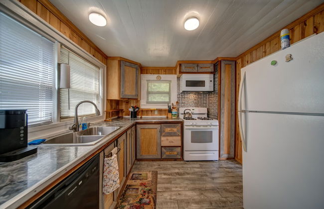 Moonshiner's Cabin Minutes From Two Wheels! - Photo 16