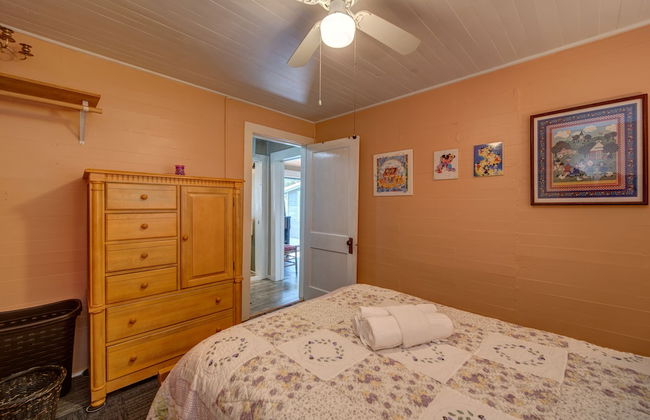 Moonshiner's Cabin Minutes From Two Wheels! - Photo 4