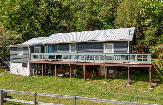 Moonshiner's Cabin Minutes From Two Wheels! - Photo 36