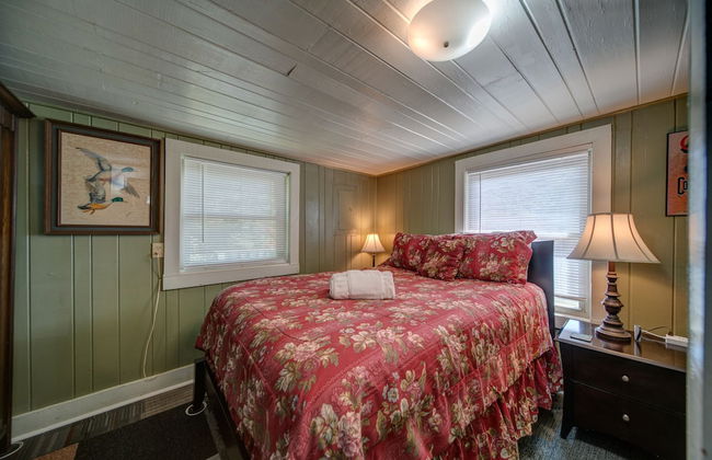 Moonshiner's Cabin Minutes From Two Wheels! - Photo 5