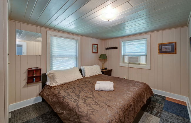 Moonshiner's Cabin Minutes From Two Wheels! - Photo 6