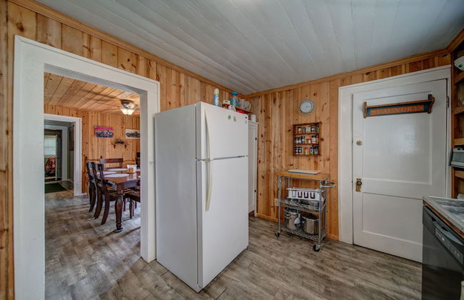 Moonshiner's Cabin Minutes From Two Wheels! - Photo 15