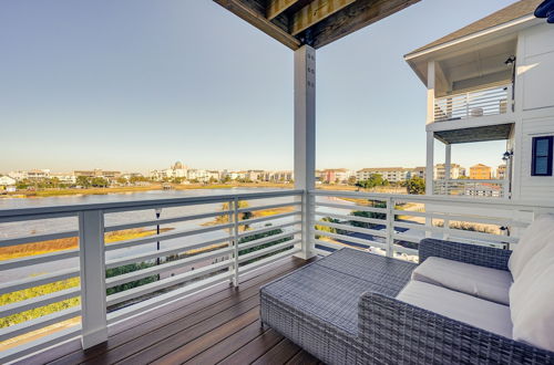 Foto 12 - Lakefront Carolina Beach Townhome w/ 3 Balconies