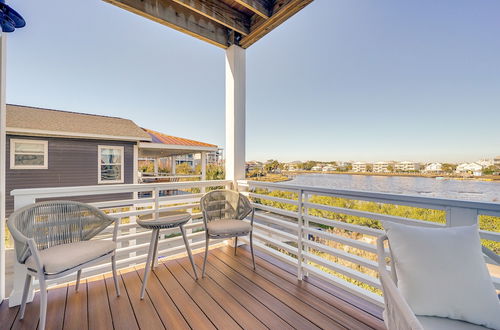 Foto 22 - Lakefront Carolina Beach Townhome w/ 3 Balconies