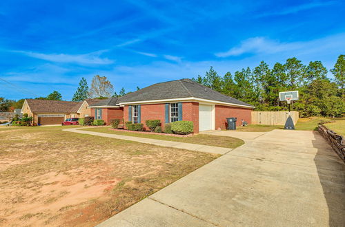 Foto 29 - Lovely Prichard Home w/ Yard, Grill & Fireplace