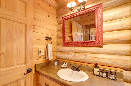 Photo 29 - Blue Ridge Log Cabin w/ Hot Tub & Game Room