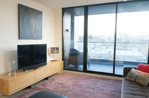 Photo 8 - Modern + Spacious 2bd/2bath - Stunning City Views