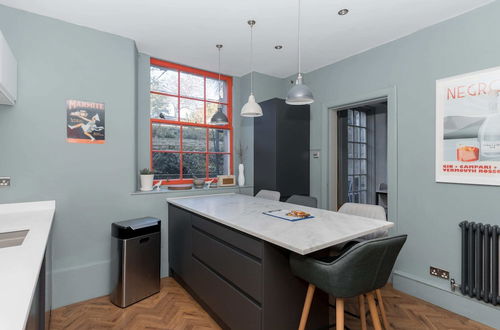 Photo 12 - Beautiful & Bright 2BD Flat - Haymarket