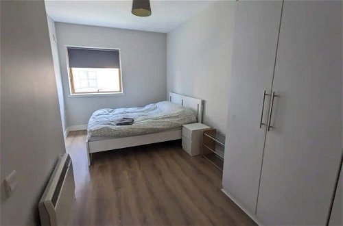 Photo 2 - Bright 2BD Flat With Private Balcony - Dublin