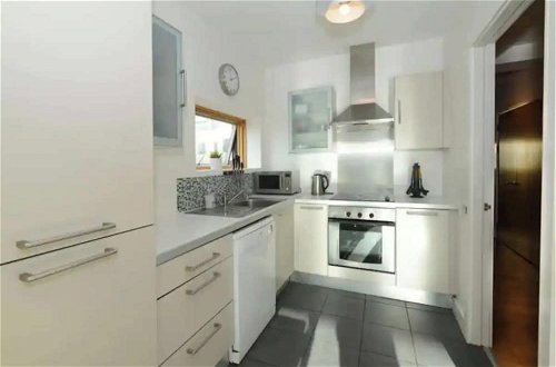 Photo 3 - Bright 2BD Flat With Private Balcony - Dublin