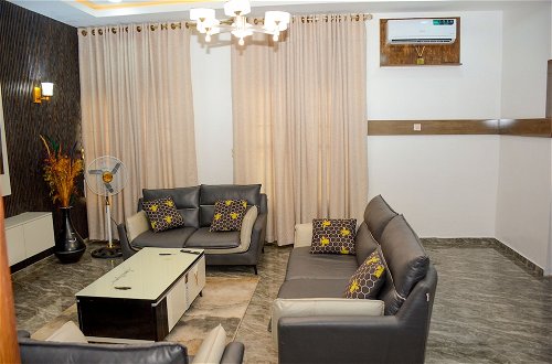 Foto 11 - Captivating 2-bedroom Apartment in Kaduna City