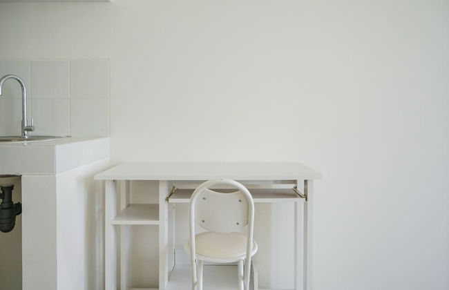 Comfy and Cozy Studio Silk Town Apartment - Photo 6